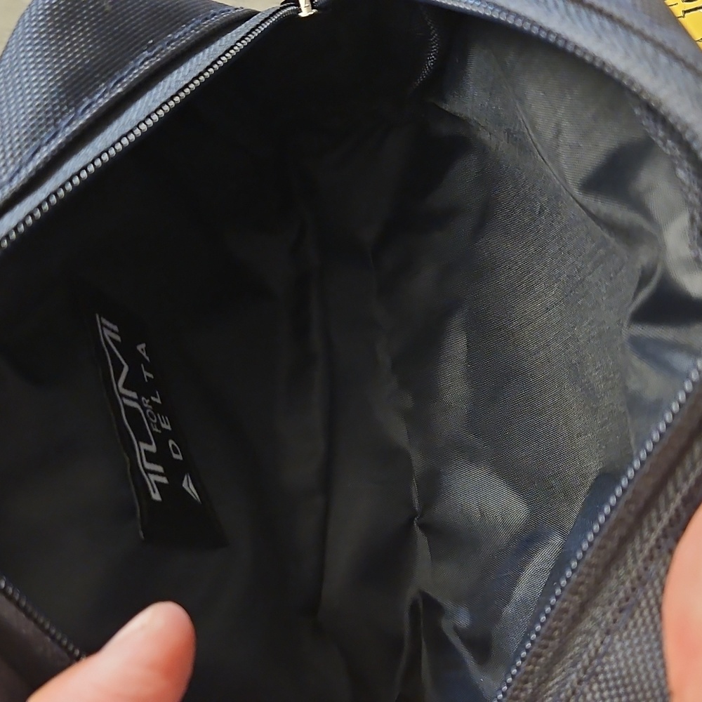 Tumi For Delta Black Travel Pouch - Picture 8 of 10